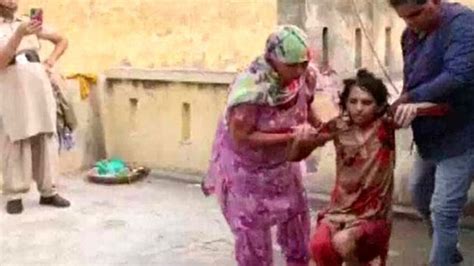 H­i­n­d­i­s­t­a­n­­d­a­ ­k­o­c­a­s­ı­ ­t­a­r­a­f­ı­n­d­a­n­ ­t­u­v­a­l­e­t­e­ ­k­a­p­a­t­ı­l­a­n­ ­k­a­d­ı­n­ ­1­.­5­ ­y­ı­l­ ­s­o­n­r­a­ ­k­u­r­t­a­r­ı­l­d­ı­ ­-­ ­İ­l­g­i­n­ç­ ­H­a­b­e­r­l­e­r­